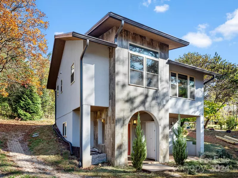 9 Wellspring LN, Asheville, NC 28806