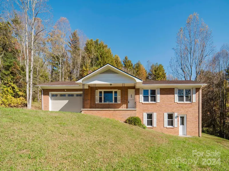 85, 89 Old Farm CIR, Hendersonville, NC 28792