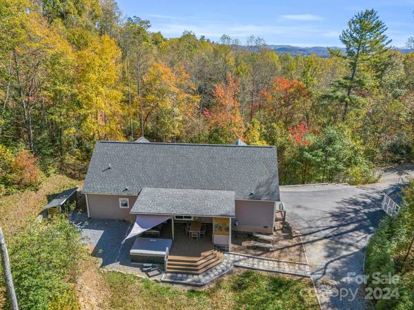 311 Charming LN, Hendersonville, NC 28792