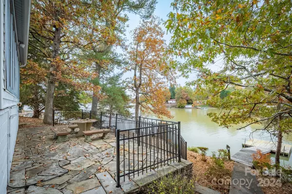 Taylorsville, NC 28681,802 Lake Vista LN