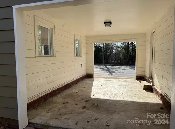 New London, NC 28127,37722 US 52 HWY N