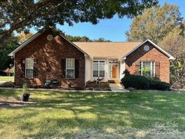 201 Lakeview DR, Harrisburg, NC 28075
