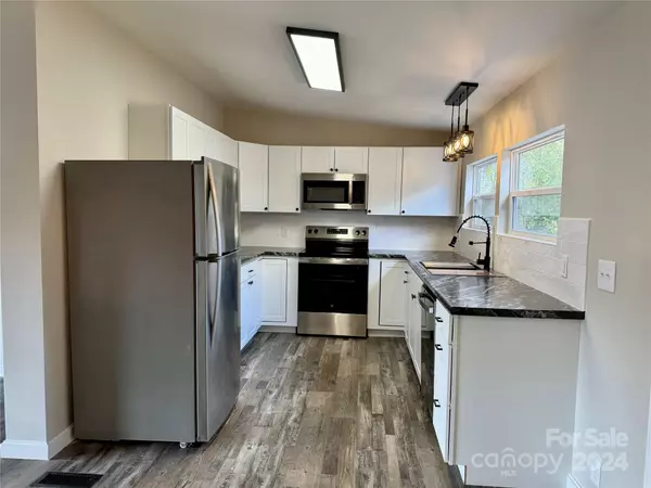 Newton, NC 28658,3508 Rock Creek DR