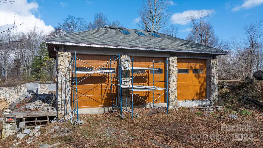 92 Grassy Mountain TRL, Little Switzerland, NC 28749