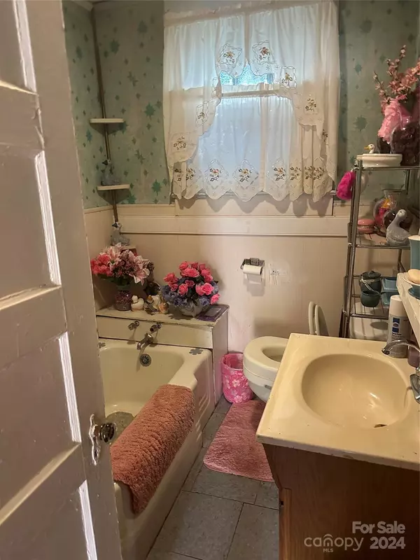 Troutman, NC 28166,303 Talley ST