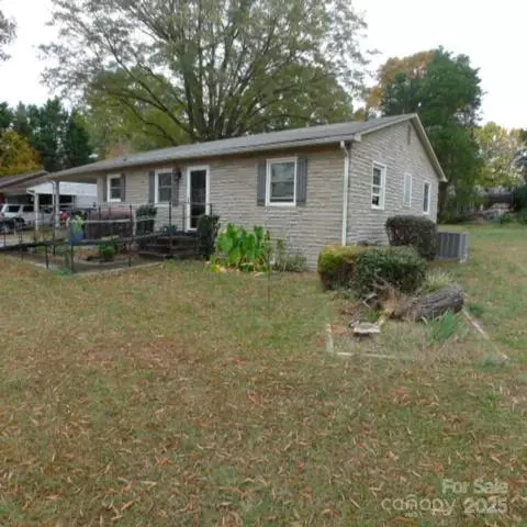 Mocksville, NC 27028,499 Raymond ST