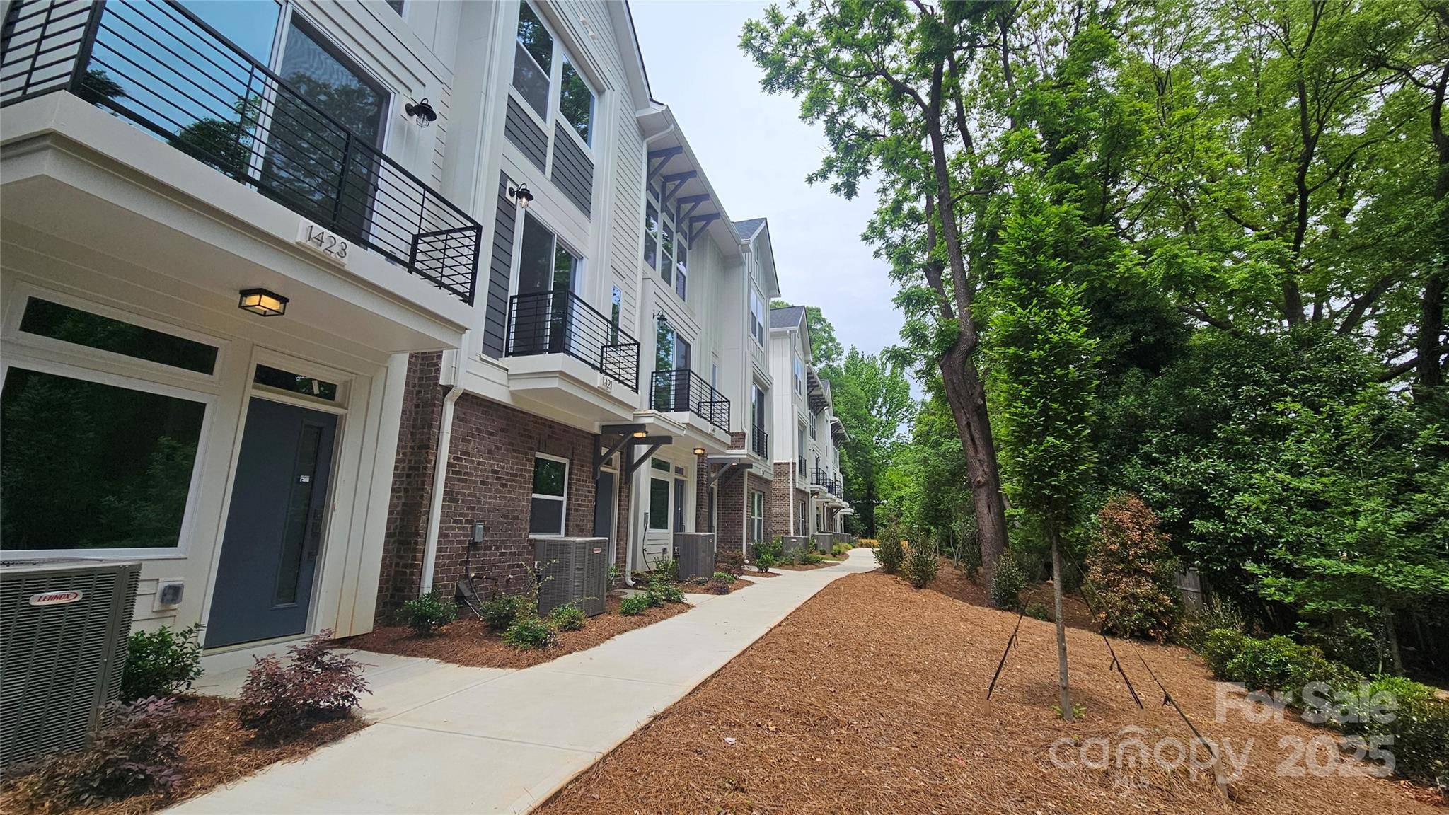 Charlotte, NC 28205,1421 Collier Walk ALY #CSW0209