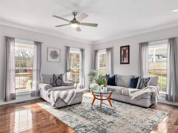 Waynesville, NC 28786,203 Auburn RD