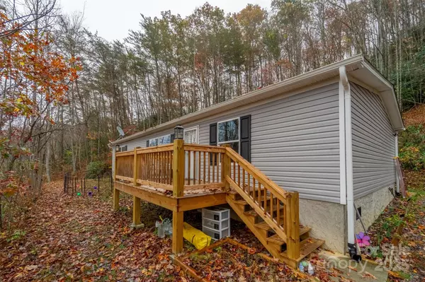 97 Sleeper Branch RD, Whittier, NC 28789