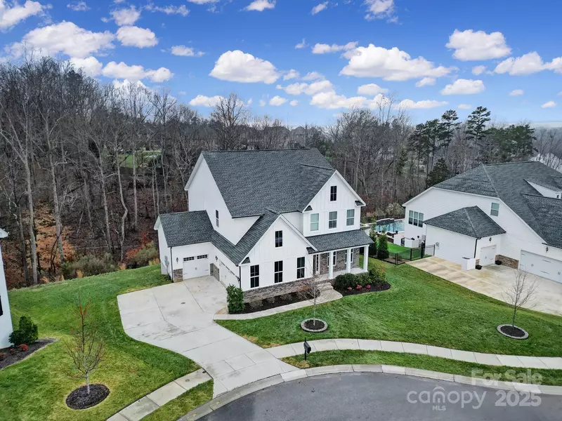 330 Forsythia LN, Tega Cay, SC 29708