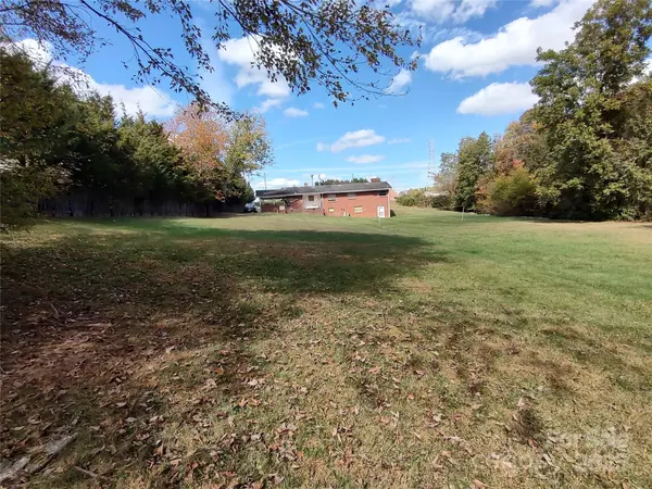 Hickory, NC 28601,2440 Springs RD NE