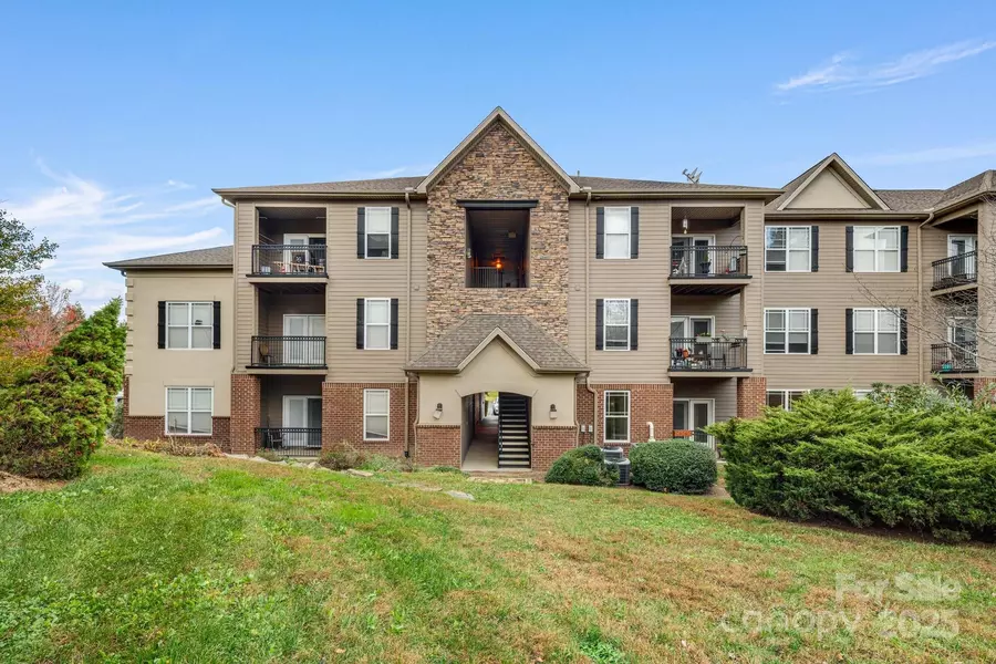 291 Brickton Village CIR #106, Fletcher, NC 28732