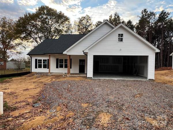 616 Carolina AVE, Yadkinville, NC 27055