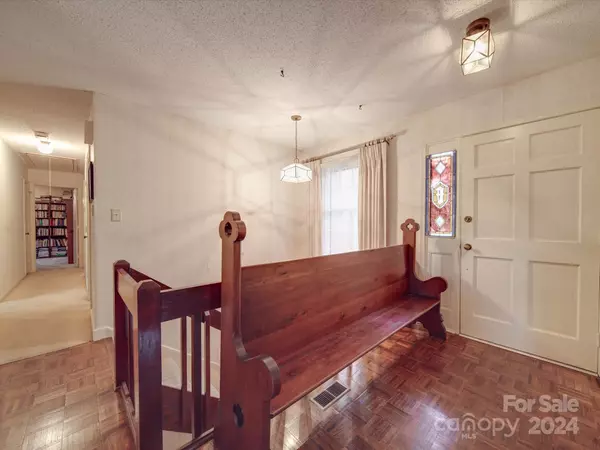 Charlotte, NC 28226,5001 Belford CT