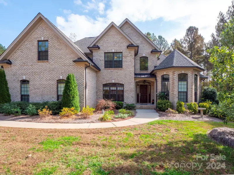 1049 Ledge Wood LN, Clover, SC 29710