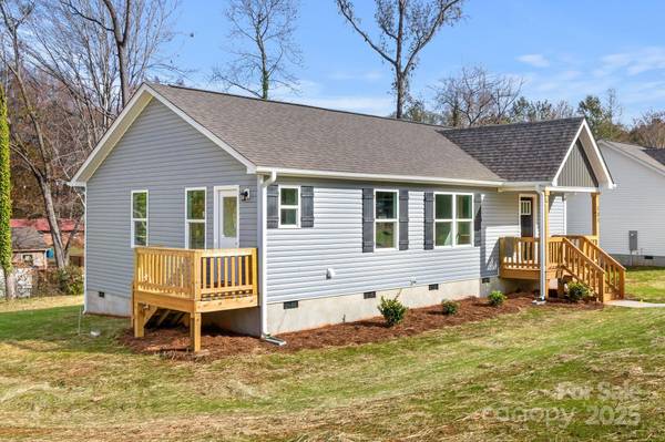 131 Orchard ST, Forest City, NC 28043
