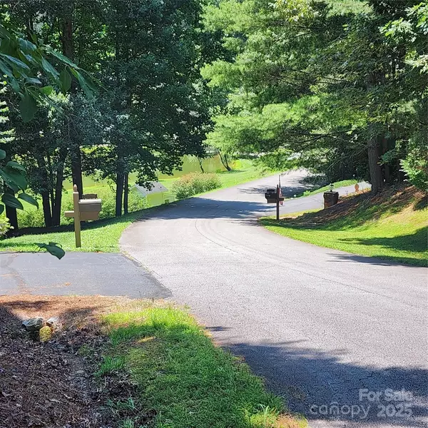 Hendersonville, NC 28739,86 Tudor LN