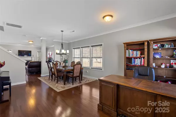 Matthews, NC 28104,8007 April LN