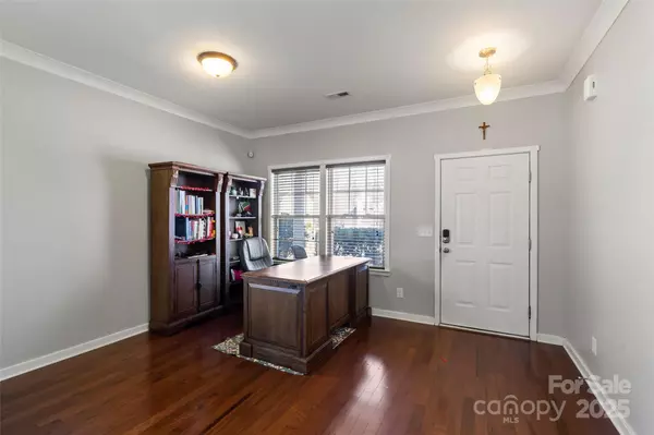 Matthews, NC 28104,8007 April LN