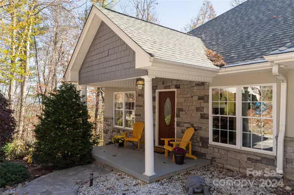 Hendersonville, NC 28791,2508 Carriage Falls CT