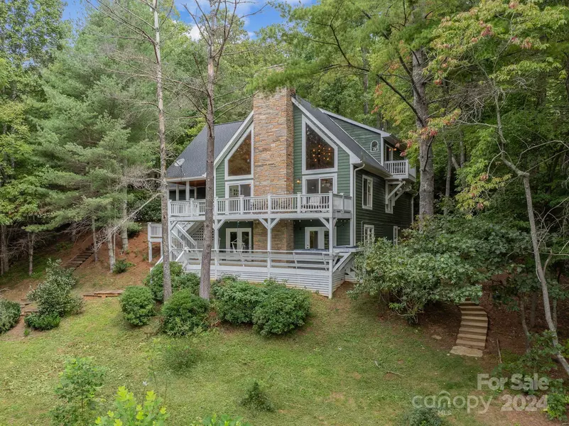 320 Woodland DR, Swannanoa, NC 28778