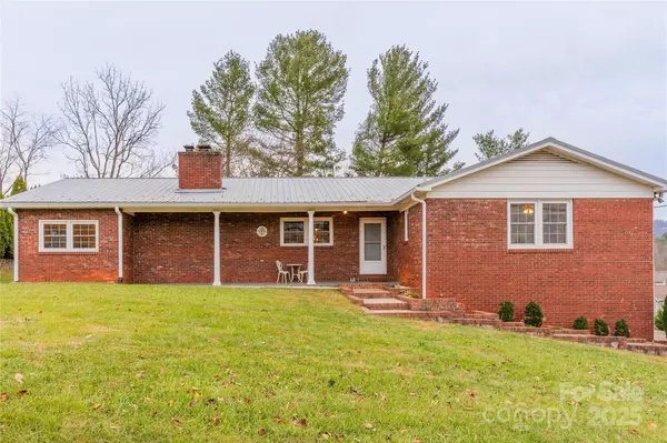 Weaverville, NC 28787,27 Dogwood DR
