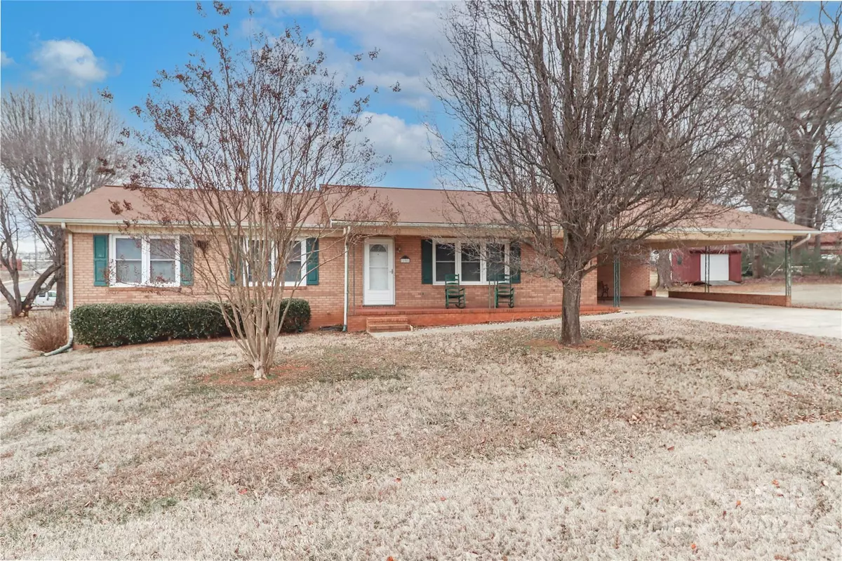 Statesville, NC 28677,105 Kiser LN