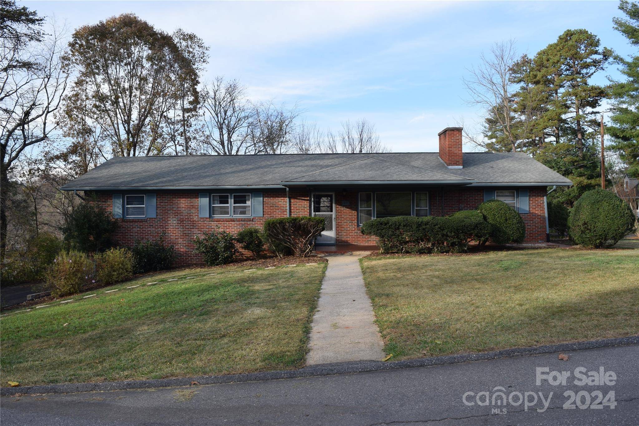 21 Sunset DR, Weaverville, NC 28787