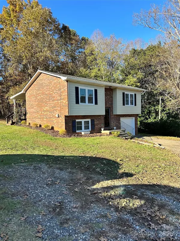 319 Valdese DR, Morganton, NC 28655