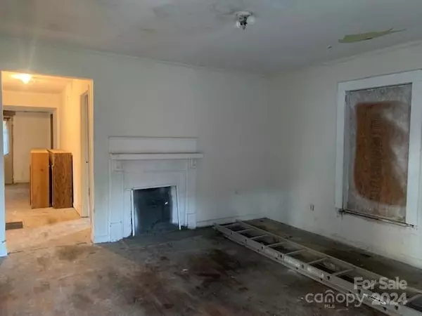 Kannapolis, NC 28083,495 Carver ST