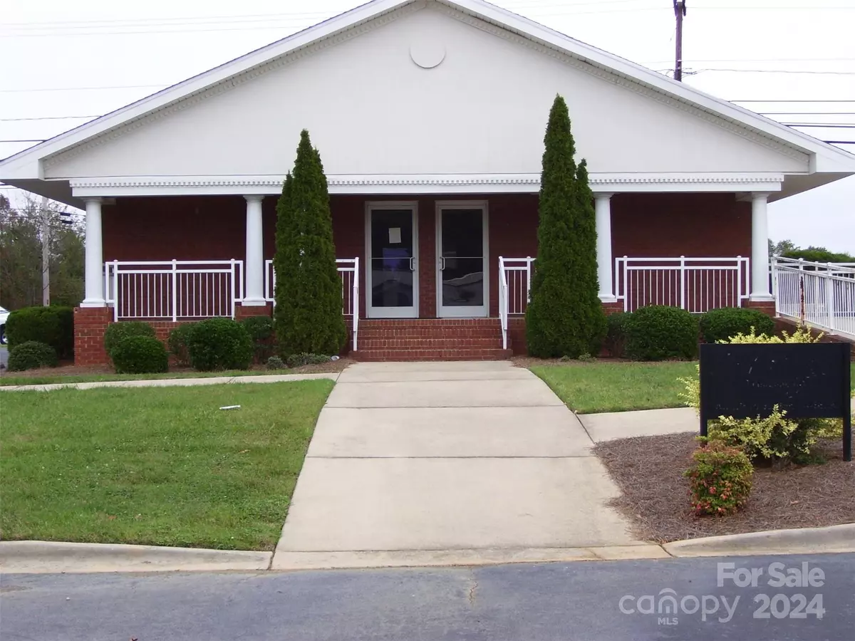 Kannapolis, NC 28083,1714 Dale Earnhardt BLVD