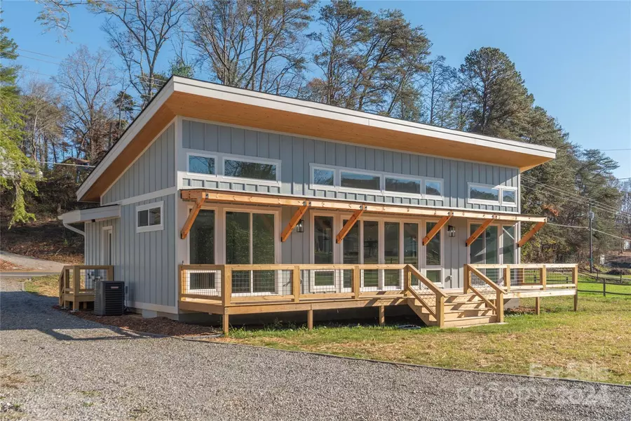 924 Riceville RD, Asheville, NC 28805