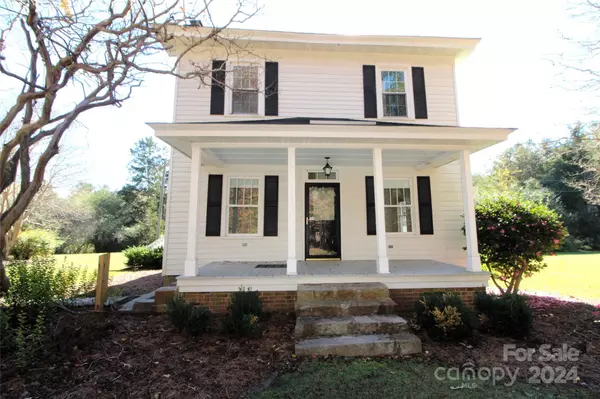 2002 Edge Park RD, Clover, SC 29710