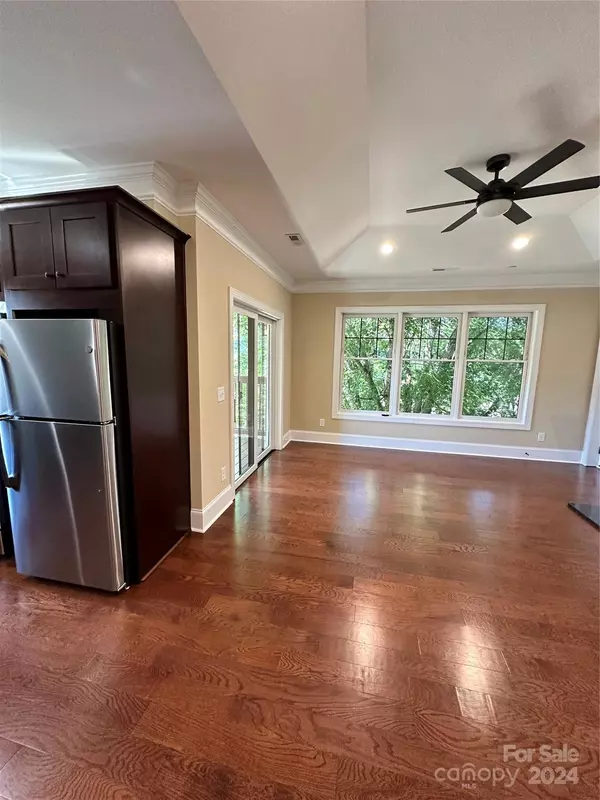 Boone, NC 28607,155 Gateway DR #401