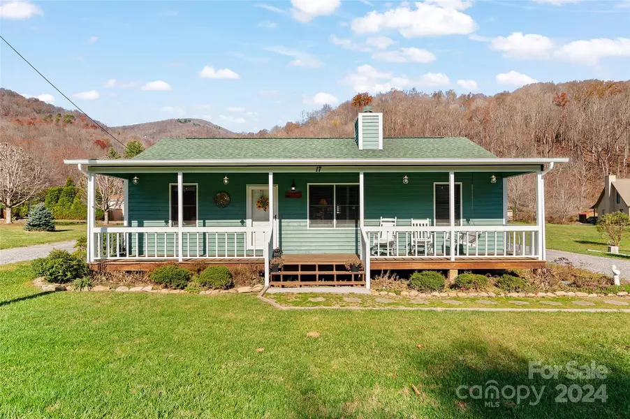 17 Dream Meadow LN, Maggie Valley, NC 28751