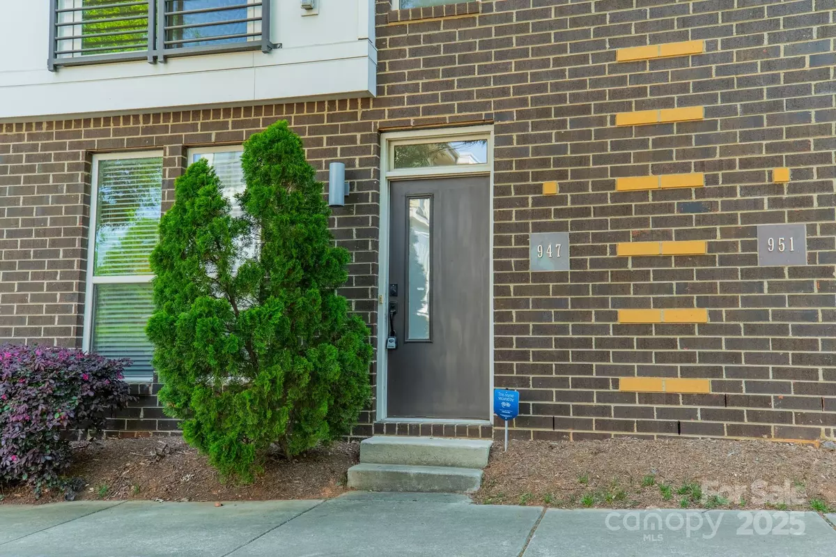 Charlotte, NC 28205,947 Warren Burgess LN