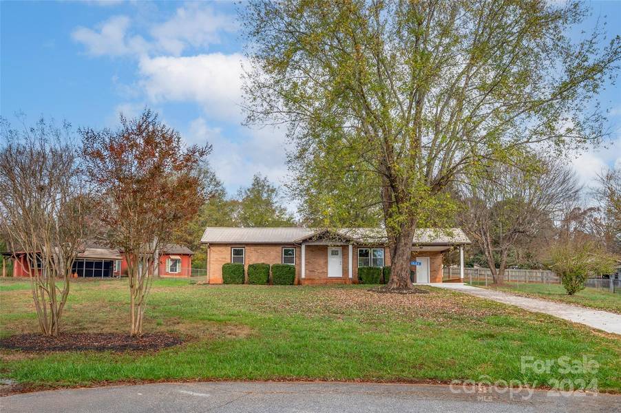 130 Island Park LN, Statesville, NC 28625