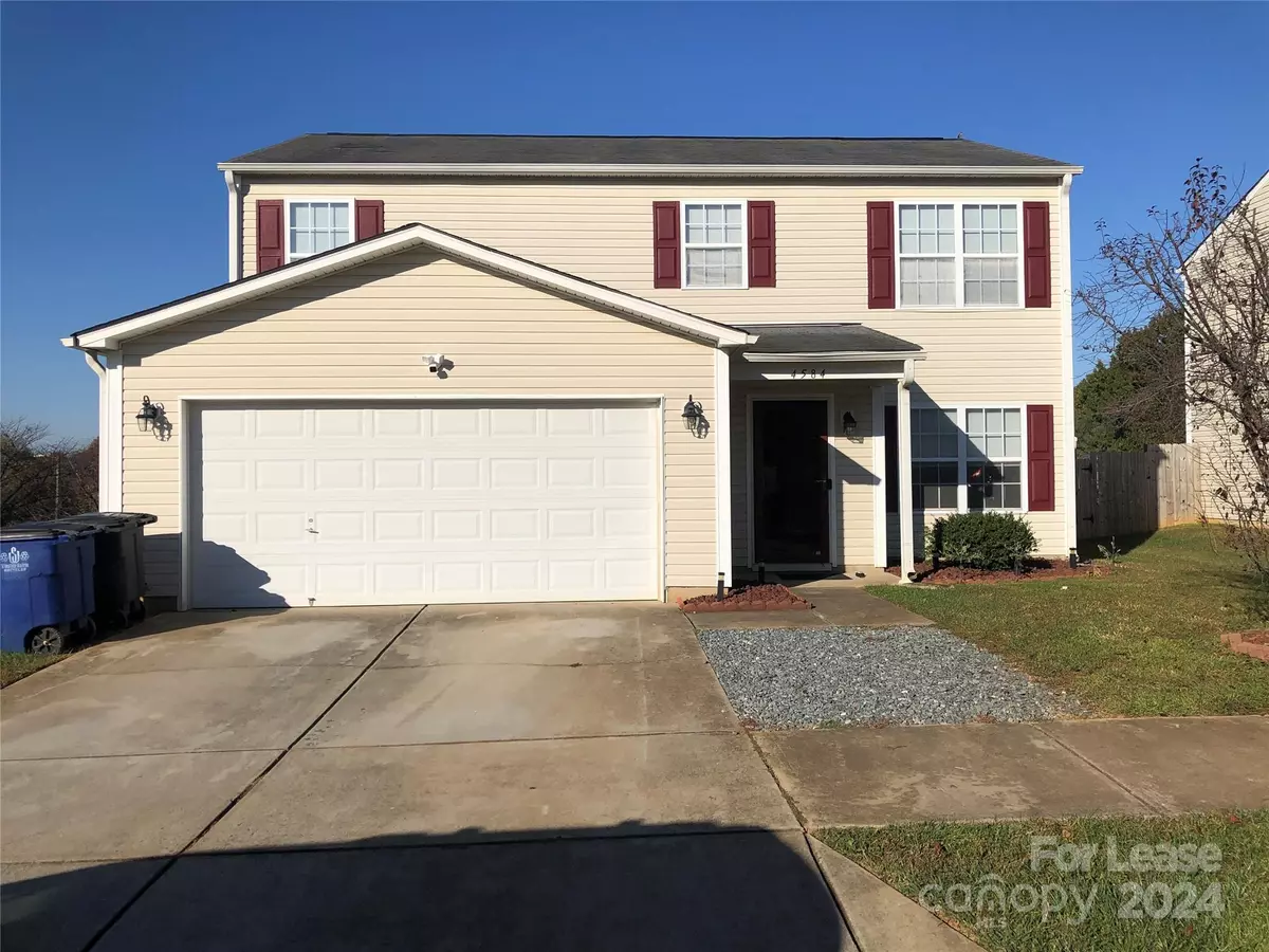 Winston Salem, NC 27106,4584 Greenmanor DR