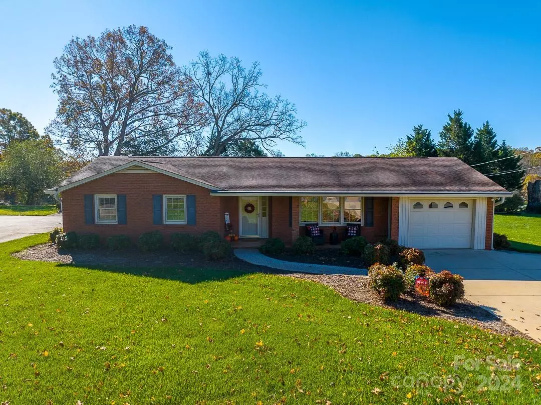 Hickory, NC 28601,2101 Colonial LN