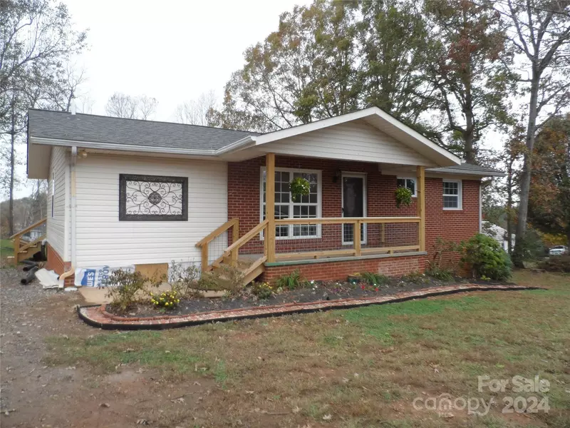 205 Phillips ST, Morganton, NC 28655