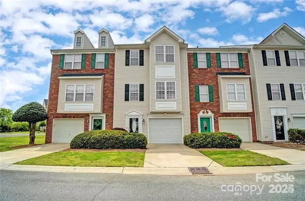 140 Rock Ridge LN, Mount Holly, NC 28120