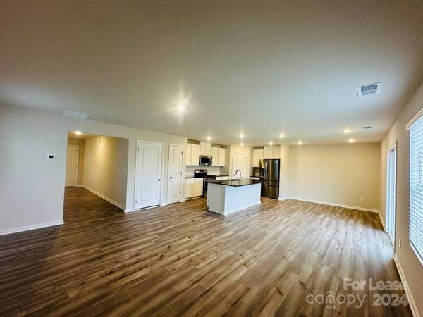 10338 Chatham Run LN, Charlotte, NC 28262