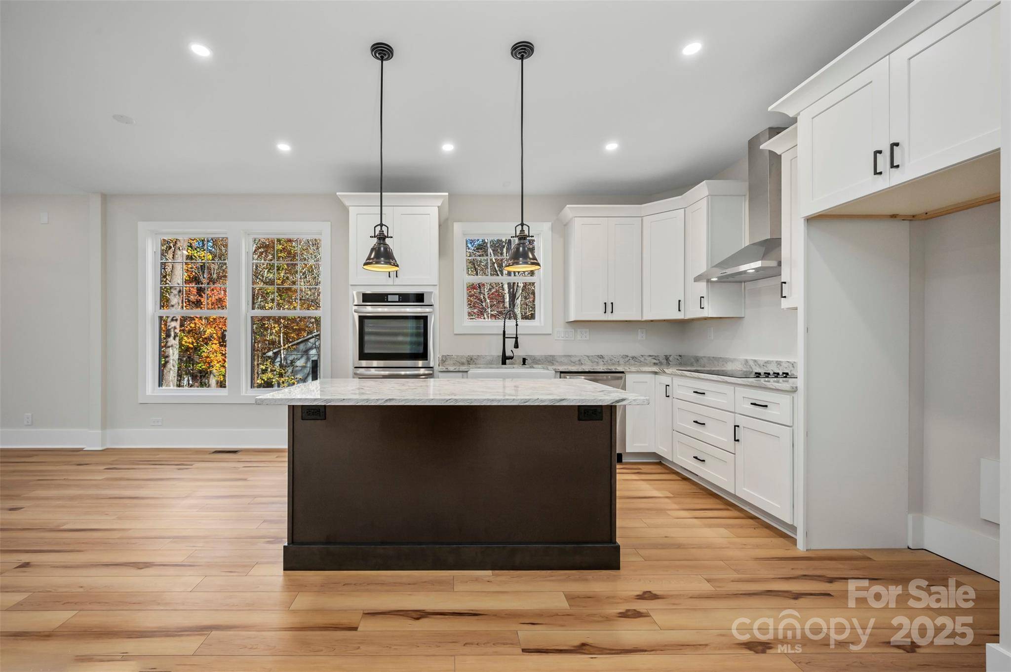 Columbus, NC 28722,492 Mountain View DR