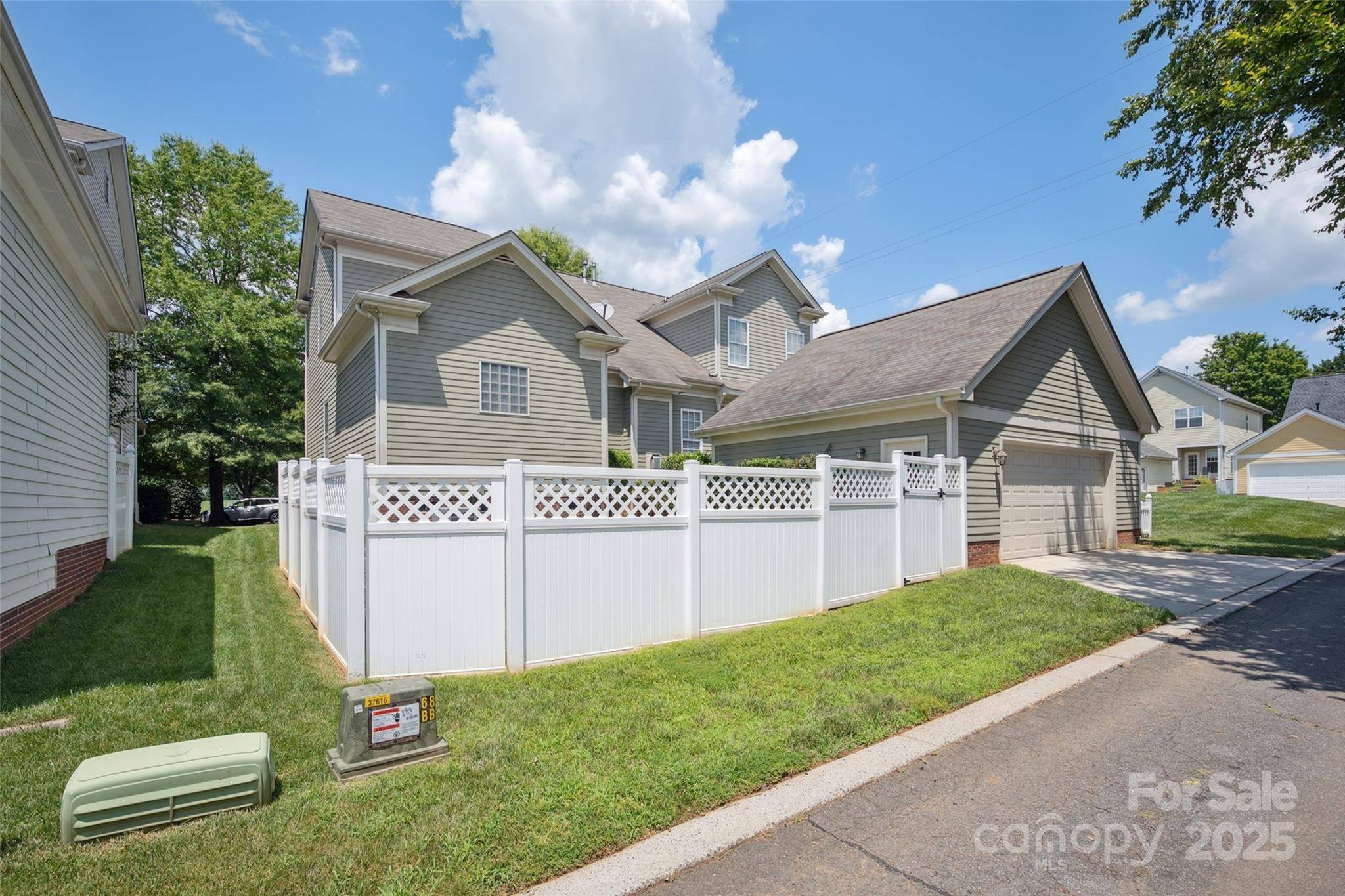 Huntersville, NC 28078,14632 Holly Springs DR