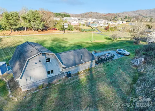 Waynesville, NC 28786,31 Lowe DR