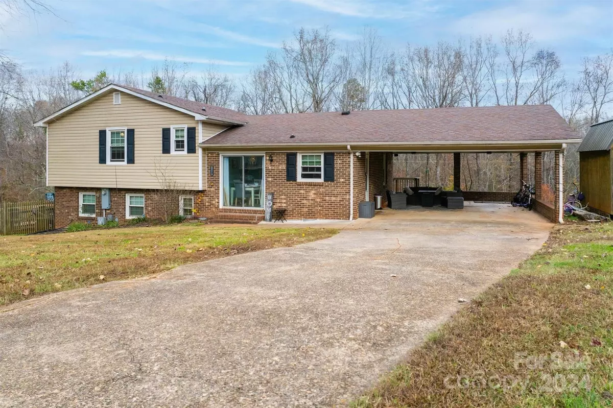 Hickory, NC 28601,3842 22nd Street CT NE