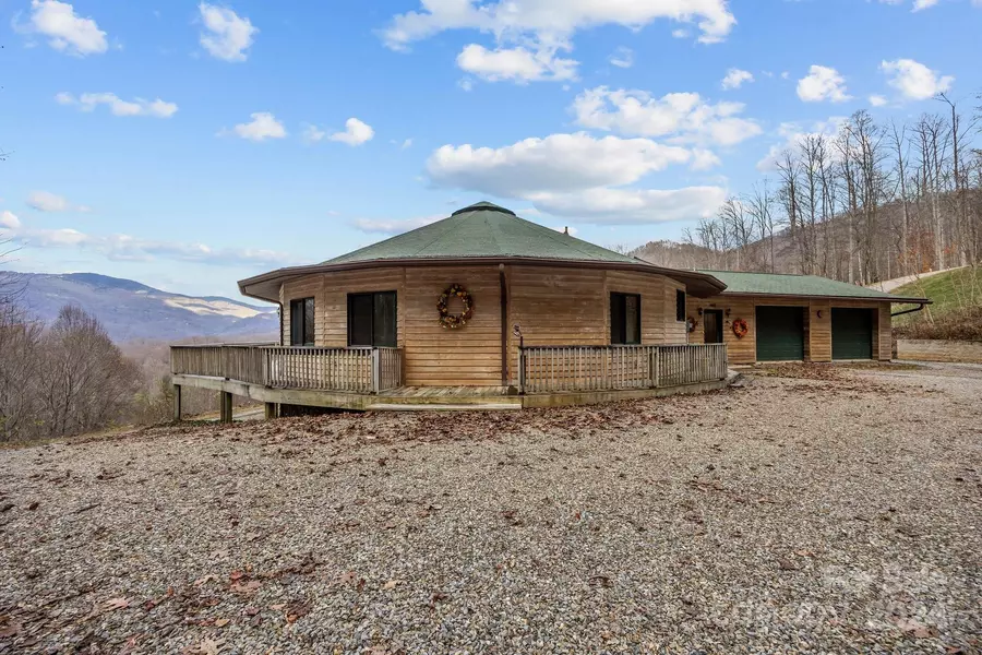 417 Quiet Forest LN, Sylva, NC 28779