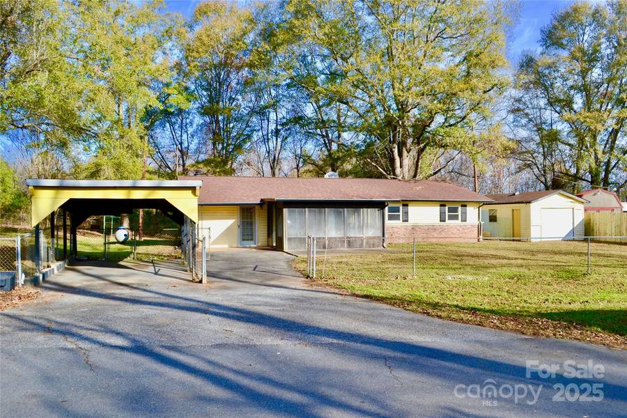 245 Davis Lake RD, Forest City, NC 28043