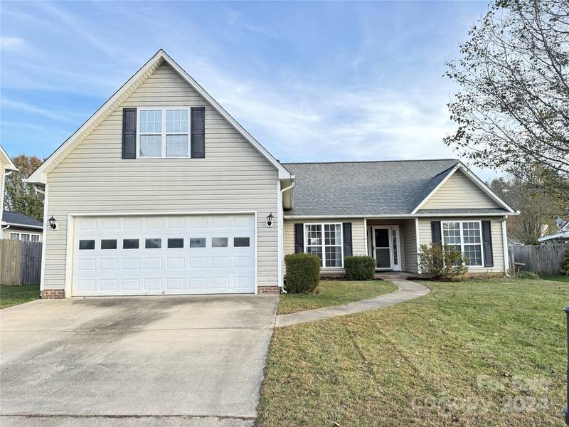 176 Running Briar RD, Fletcher, NC 28732