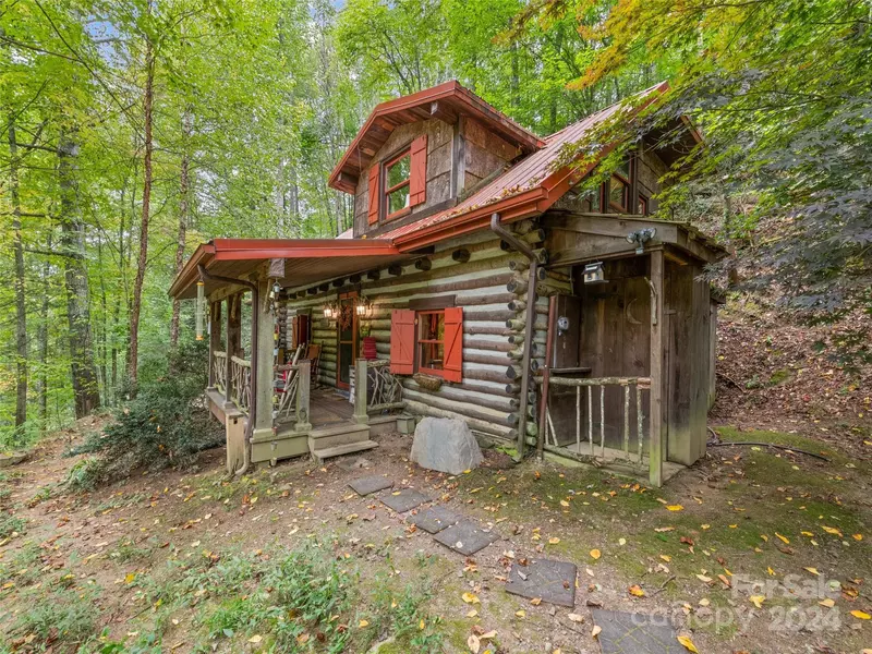 12 Victoria Rose LN, Waynesville, NC 28785